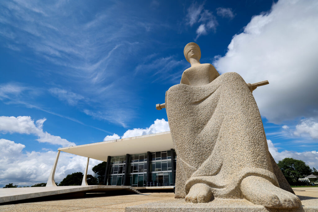 Foto Saúde mental no trabalho: STF suspende sanções da NR-1, mas a exigência permanece (ADPF 1316)