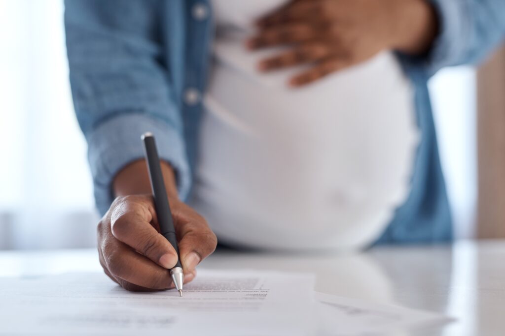Foto STF iguala licença-maternidade de mães biológicas e adotantes: sua empresa está em conformidade?